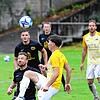 Intensive Duelle sahen die Zuschauer beim 4:2-Erfolg der SG Dettingen-Dingelsdorf (rechts) beim ESV Südstern Singen.