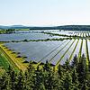 Bild des Ende Juli in Langenenslingen (Kreis Biberach) eröffneten EnBW-Solarparks. Er kann mehrere Tausend Haushalte mit Strom versorgen.