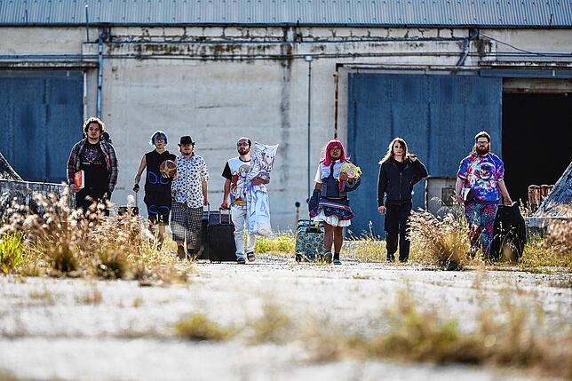 Die Nerds (von links): Leonard, Luca, Jeremy, Volker, Cao, Markus und Christan. Auf dem Bild fehlt noch Game-Testerin Teresa.