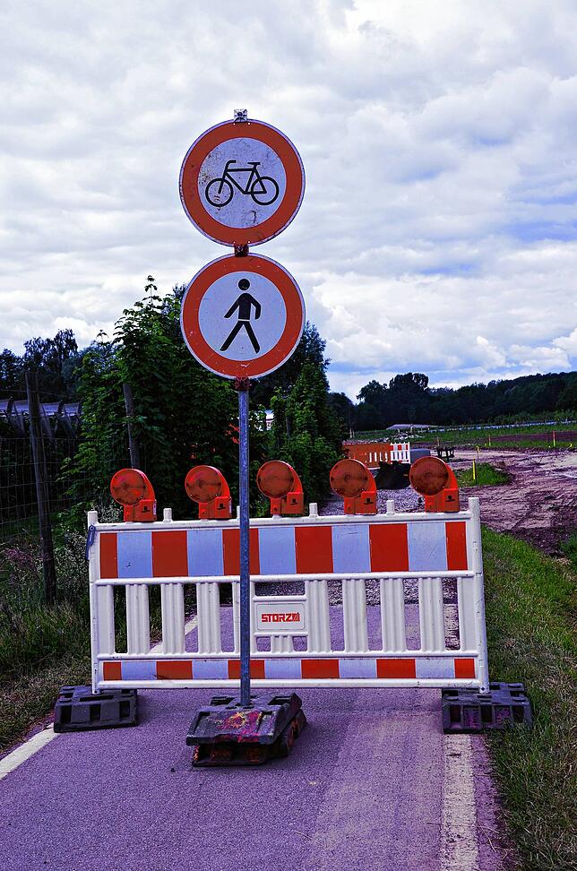 Bild 2: B 31-neu: Zwischen dem Grenzhof und der Lipbach-Brücke entsteht ein neuer Fahrradweg