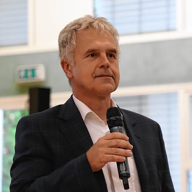 Ralf Bendl, Amtsleiter für Nahverkehr und Schülerbeförderung im Landratsamt Konstanz, erklärt: „Wir machen keinen Fahrplan, bei ...