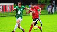 Der VfR Stockach (links Lukas Jäger im Spiel gegen Gottmadingen-Bietingen) hat am Samstag mit dem FC Überlingen einen starken Gegner zu ...