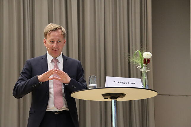 Philipp Frank antwortet auf eine Bürgerfrage.