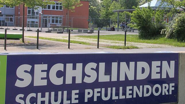 Gegen einen 45-Jährigen hat die Schulleitung der Sechslinden-Schule ein Hausverbot erteilt.