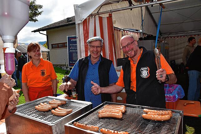 Bild 10: Oldtimer, Schlachtplatte, Musik: So war das Herbstfest in Orsingen