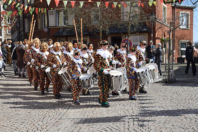 Bild 20: Narrolauf in Laufenburg 2025: Diese Bilder zeigen den farbenprächtigsten Umzug des Jahres!