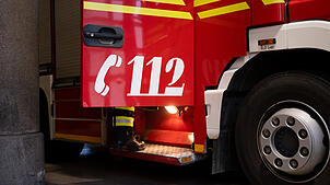 Die Feuerwehr rückt in Sigmaringen aus, weil ein Nagel ein Gasleck verursacht.