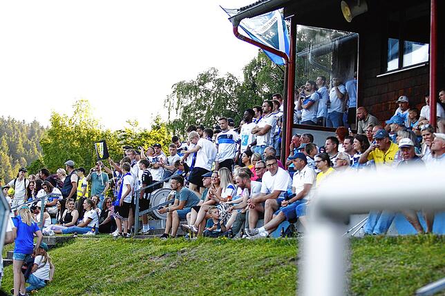Bild 12: Der FV Tennenbronn gewinnt gegen den FC Öhningen-Gaienhofen. Wir haben die besten Bilder!
