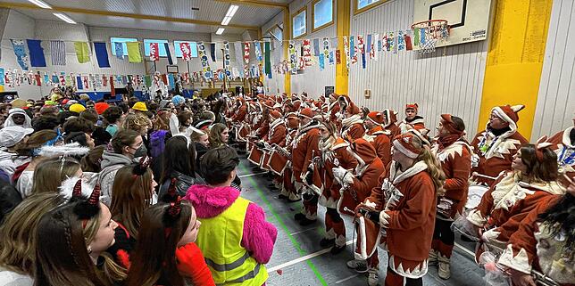 9 Uhr: Am Ellenrieder Gymnasium können es die Schüler kaum erwarten auf die Gass zu dürfen.