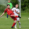Abgeblockt: Marc Steinebrunner (links) erkämpfte sich mit dem FC Schönau ein 1:1 beim FC Wittlingen, der einzig durch den scheidenden ...