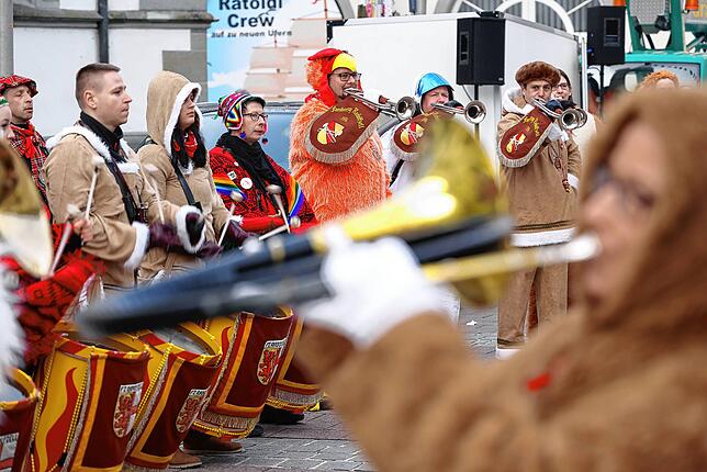 Bild 7: Bilder vom Rathaussturm der Narrizella Ratoldi auf dem Marktplatz Radolfzell