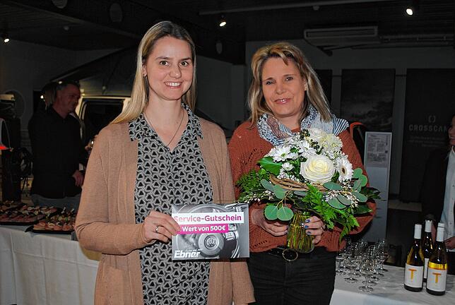 Bild 14: So sehen die Gewinner und Sponsoren des 24. Waldshut-Tiengener Weihnachtsgewinnspiels aus