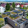Auf dem Kindergarten am Buchberg produziert eine Photovoltaikanlage Strom. Es ist derzeit die größte, stadteigene Anlage.