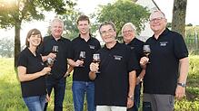 Die Organisatoren laden zum Weinfest auf den Goesbichl am 23./24.&nbsp;August ein. Von links: Christina Mayr, Bürgermeister Daniel Heß, ...
