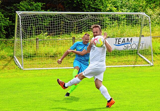Bild 23: Ü40-Männer des FC Radolfzell stehen nach 6:0 gegen Pfaffenweiler/Ehrenkirchen im Verbandspokalfinale
