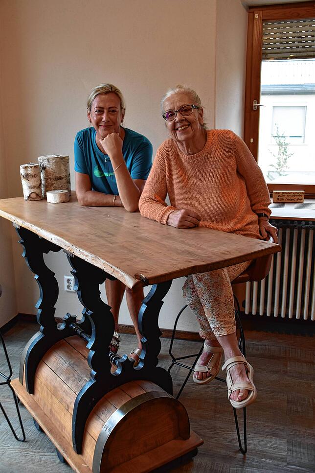 Zzum Pressetermin kamen Jennifer Thoma (links) und Rositta Kimmel von der Bürgerinitiative, die für den Erhalt der „Bäckerei Martin“ ...
