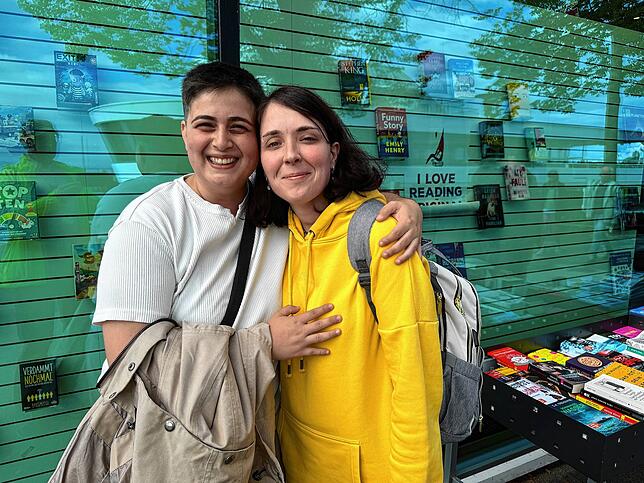Alicia Heiss (links) und Sibel Özkan mögen die Mentalität des Herbstes.