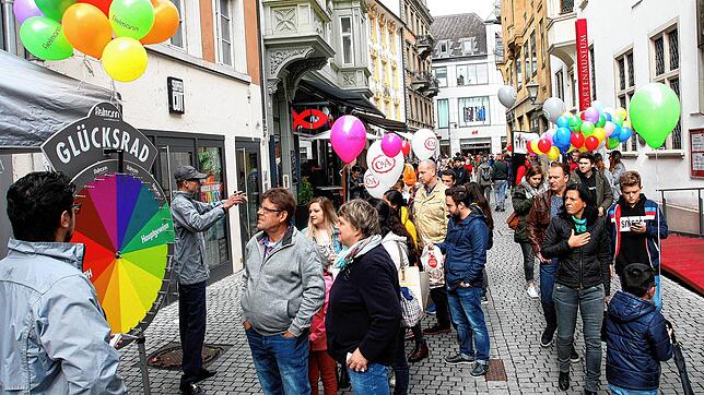 (Archivbild) Am Sonntag, 13. Oktober, lockt der verkaufsoffene Sonntag wieder Besucher in die Konstanzer Innenstadt. Solche Aktionen – ...