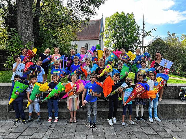 Die Klasse 1a der Gemeinschaftsschule Steißlingen mit ihrer Klassenlehrerin Rosa Maurer bei der Einschulungsfeier.