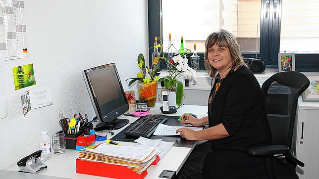Sabiene Müller ist die Bürgerlotsin von Mönchweiler. In ihrem Büro im Bürgerzentrum koordiniert sie ein beachtliches Team an ...