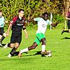 Tom Rommler vom FC Neustadt (links) musste sich am Wochenende Alieu Sarr und der DJK Donaueschingen geschlagen geben.