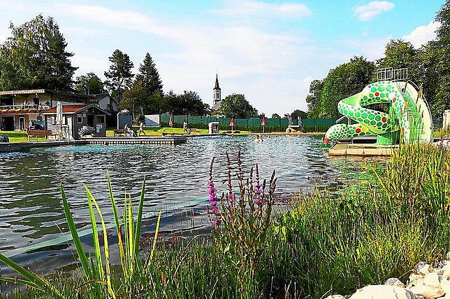 Viel Aktion gibt es auch für junge Badbesucher im Schönwälder Naturfreibad. Fotografiert im Mai 2022.