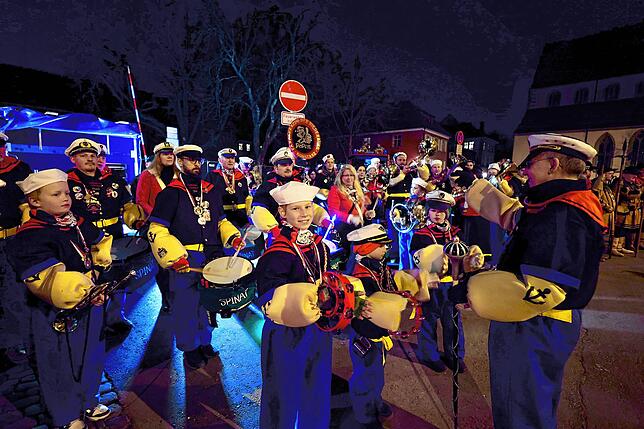 Bild 12: Fasnacht 2025 in Konstanz: So erlebt der Stephansplatz das flammende Spektakel