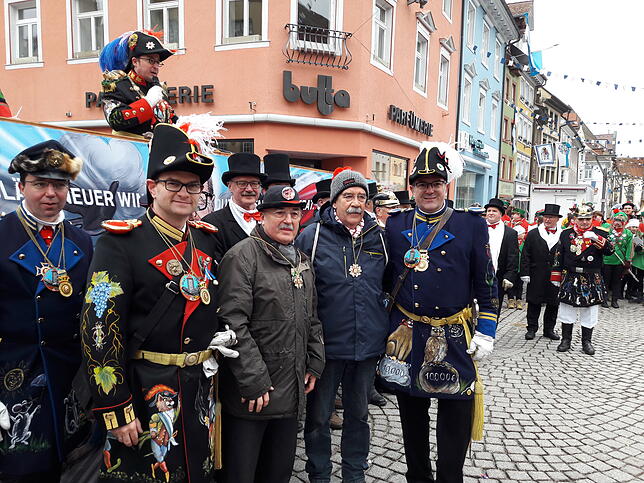 Johannes Caspers (dritter von rechts) und neben ihm Bruno Braun erhielten einen Orden für besondere Verdienste.