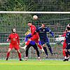 Derby in Waldshut-Tiengen: Vor ansprechender Kulisse trennten sich der FC Tiengen 08, hier mit Tomas Masek (links) im Luftduell mit ...