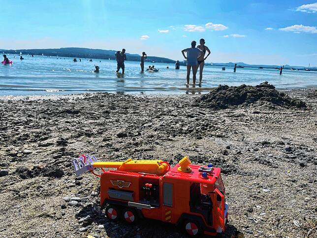 Einen kleinen Sandstrand gibt es am Campingplatz Sandseele. Das kleine Stückchen Urlaubsfeeling pur befindet sich im Westen der Insel.