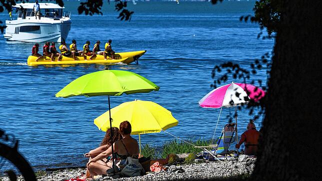 Der Tourismus am Bodensee boomt, vor allem in diesem Jahr. Die Behörden appellieren derweil an die Touristen, die Abstandsregeln auch ...