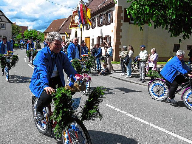 Bild 4: Festzumzug als Höhepunkt des viertägigen Jubiläumsfestes der Harmonie Gutmadingen