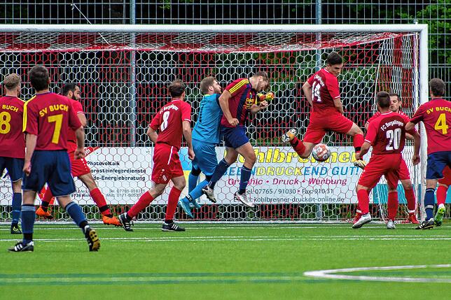 Bild 22: FC Bergalingen feiert den Titel durch einen 3:2-Sieg gegen den SV Buch II &ndash; und wir haben Bilder!