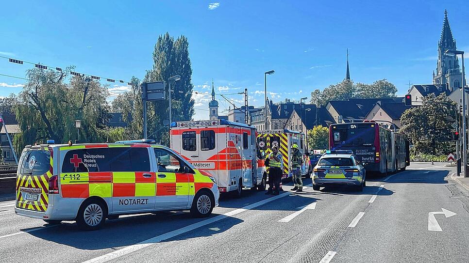 Einsatzkräfte an einer Unfallstelle: An einigen Stellen in Konstanz ein gewohntes Bild.