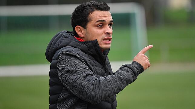 Fingerzeig: Trainer Giuseppe Stabile vom FSV Rheinfelden fordert jetzt Siege. Der Freiburger FC II ist am Samstag zu Gast.