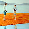 "The floating Family" – nach der Mitarbeit bei Christos "Floating Piers" verarbeitet die Malerin Elena Romanzin ihre Eindrücke in ...