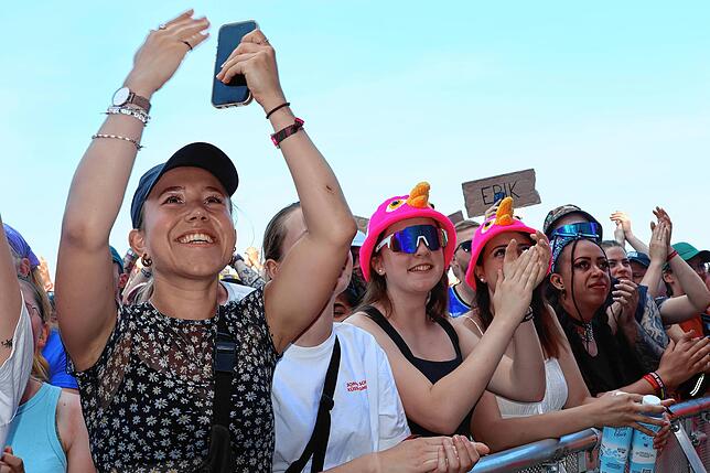 Bild 10: Moshpit und Feierlaune vor den Bühnen: Das sind die besten Southside-Bilder aus den ersten Reihen