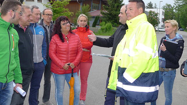 Wie kann die Verkehrssituation für Anwohner und Gewerbetreibende während der Sperrung der Landesstraße 204 in Untersiggingen ...