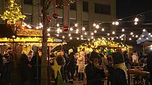 Festliche Stimmung: Der Weihnachtsmarkt in Singen hat wieder geöffnet und lädt bis zum 23. Dezember zum Bummel und Verweilen ein.
