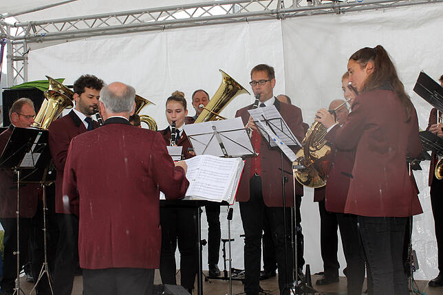 Bild 27: Beim Blumberger Straßenfest war die Stimmung trotz des Regenwetters gut