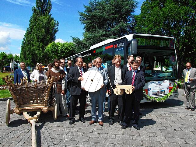 Dieses Bild entstand anlässlich des 10-jährigen Bestehens des Erlebnisbusses am Hafen in Unteruhldingen. Diese Haltestelle wird seit ...