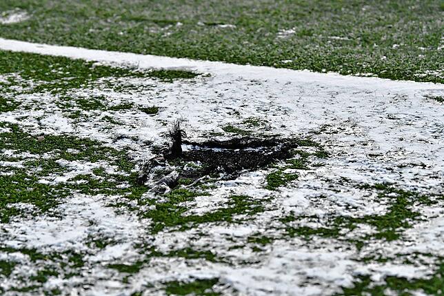 Bild 4: Brandlöcher und verschmorte Plastikhalme