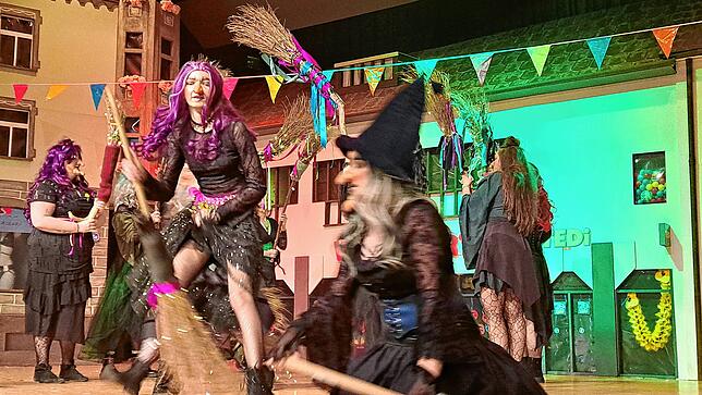 Bild 20: Bad Säckinger Narren setzen Närrische Spitzen: Drei Abende voller Spaß im Kursaal!