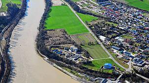 Blick auf den künftigen Standort von Zentralkrankenhaus und Gesundheitspark Hochrhein, auf dem Bild oberhalb der Kläranlage Albbruck. ...