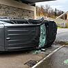 Zu einem Autounfall mit hohem Sachschaden kam es am Dienstag bei Wallbach/Schweiz. Die Insassen sind geflüchtet.