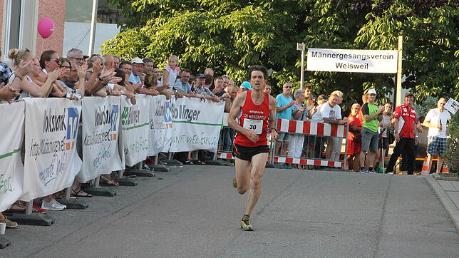 Premiere: Nach fünf Erfolgen auf der flachen Kurzstrecke beim Klettgaulauf siegte der Weilheimer Hardy Flum von der LG Hohenfels bei der ...