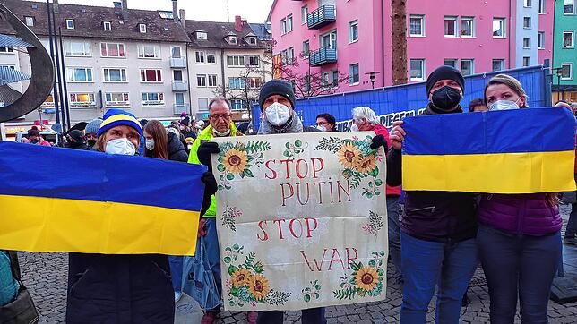 Tatjana, Volodymyr, Oleg und Anastasia Kolmachov (von links) aus der Ukraine demonstrierten gegen Putins Krieg.