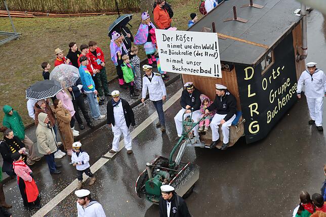 Bild 15: Großer Festumzug in Möggingen: Tausende besuchen das Seenarrentreffen trotz Regen!