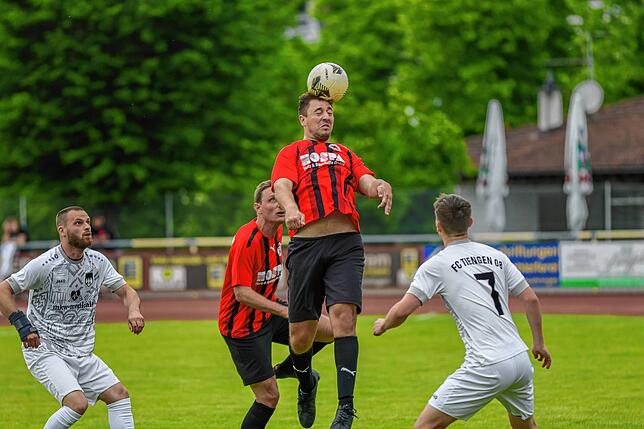 Bild 6: FC 08 Bad Säckingen unterliegt beim FC Tiengen 08 II mit 2:3 – und wir haben Fotos!