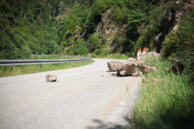 Anfang 2018 krachten mehrere Felsbrocken auf die Landesstraße 148 zwischen Wehr und Todtmoos. Verletzt wurde glücklicherweise niemand.